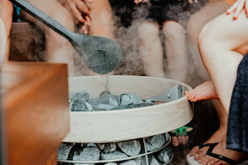 HUUM steaming HIVE mini with people HUUM steaming HIVE mini with people
